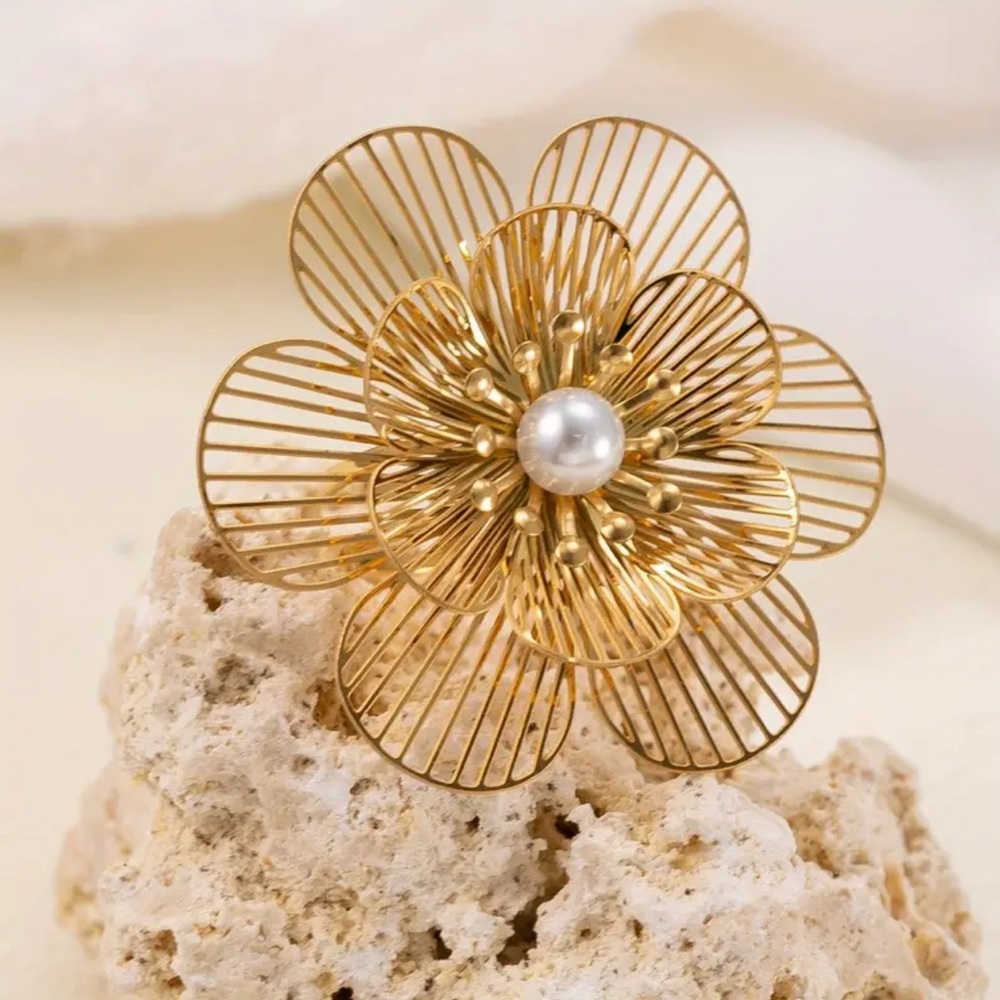 18k Gold plated stainless steel Floral Pearl Accent ring